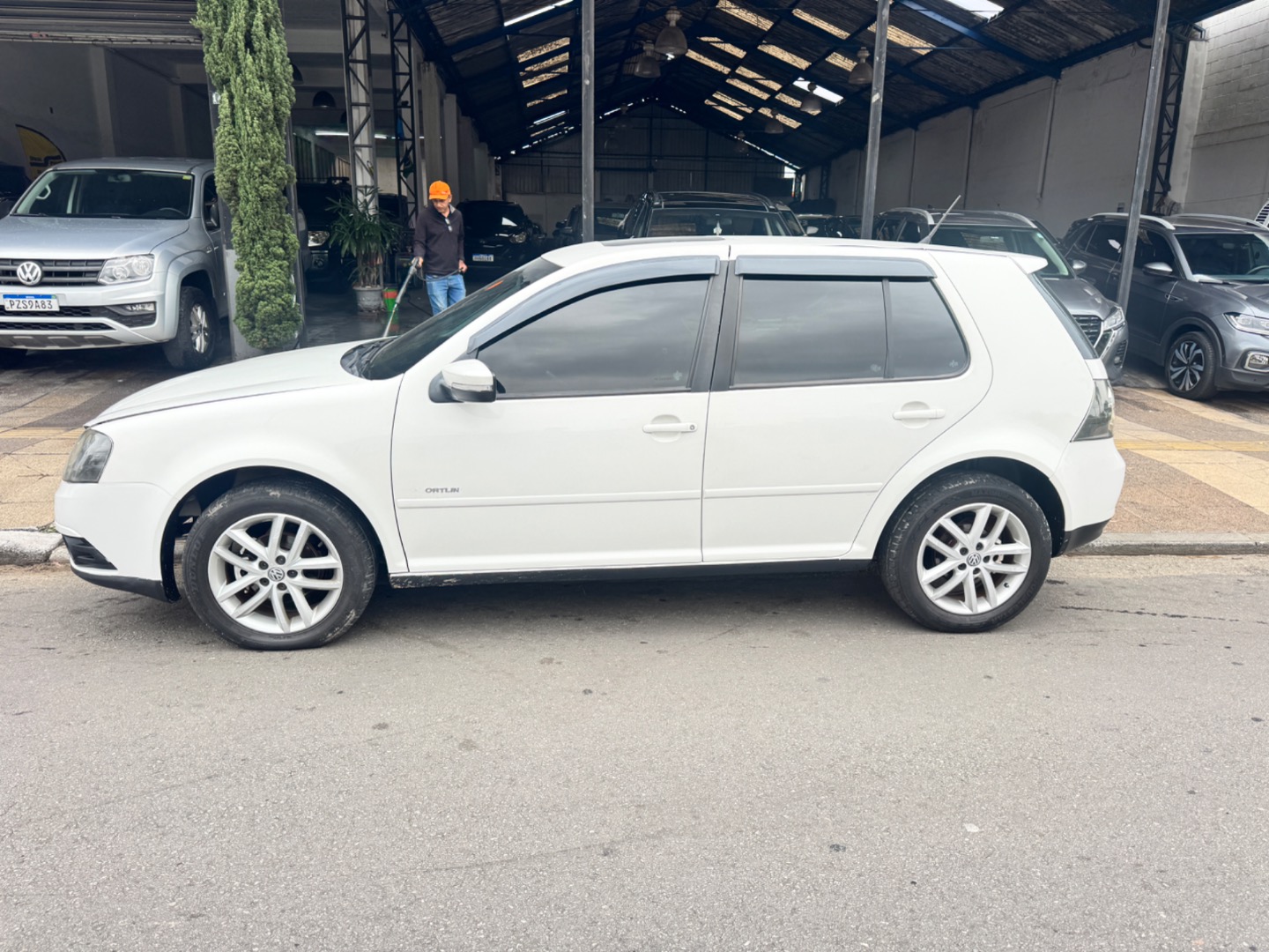 VOLKSWAGEN GOLF