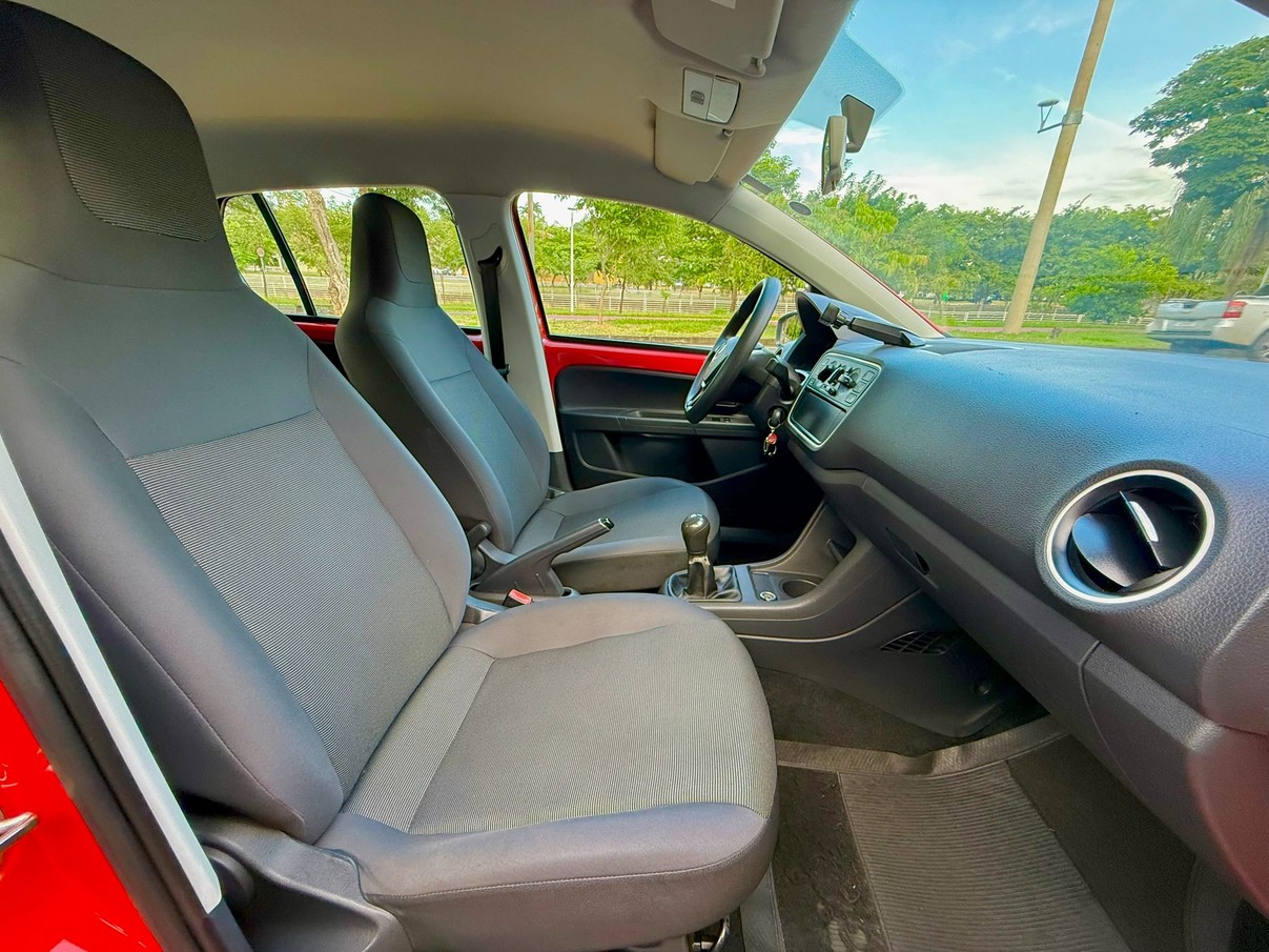 VOLKSWAGEN UP