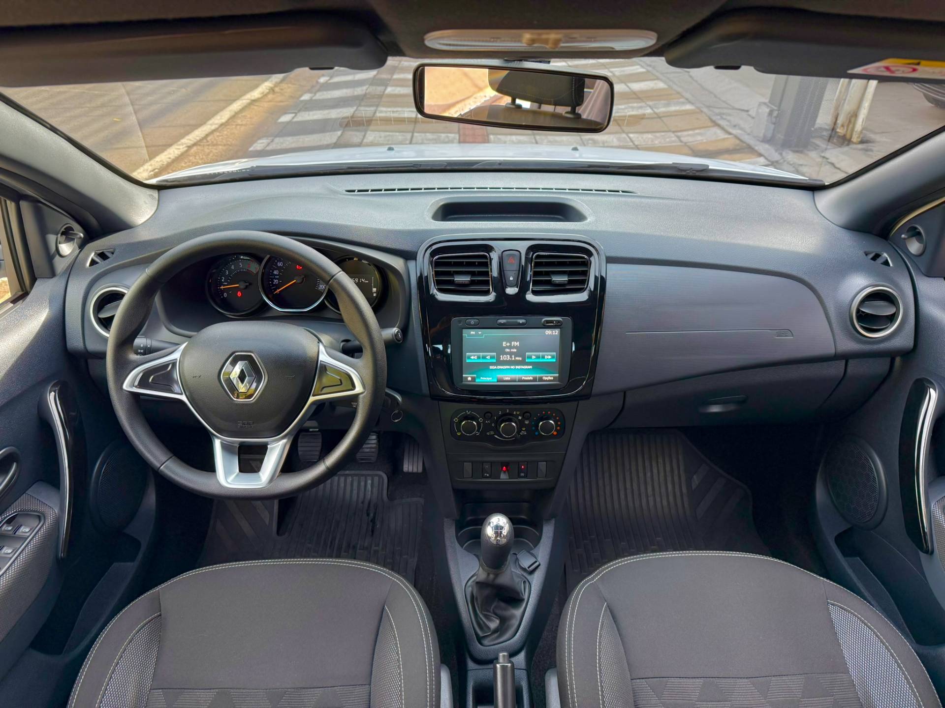 RENAULT LOGAN
