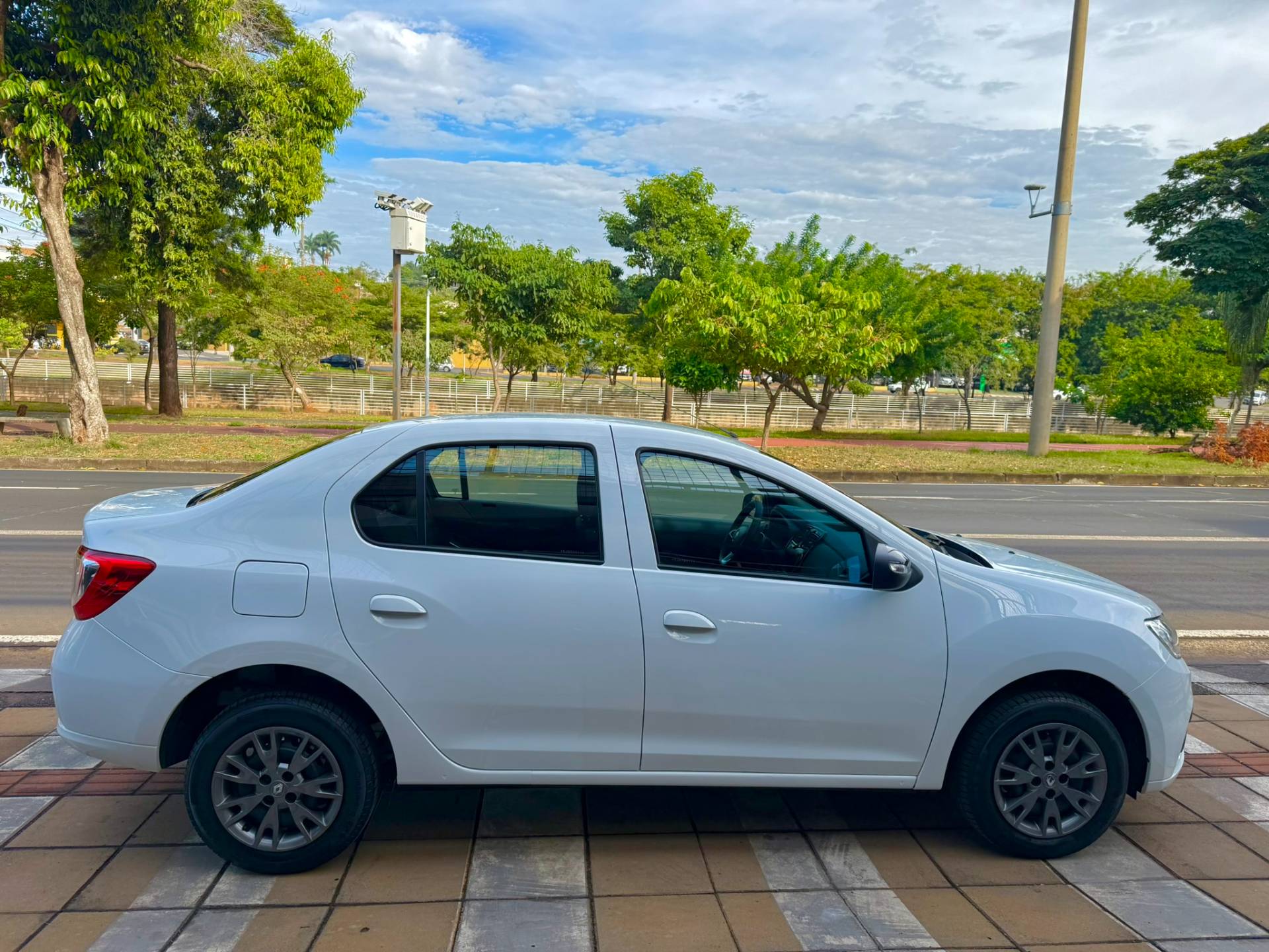 RENAULT LOGAN