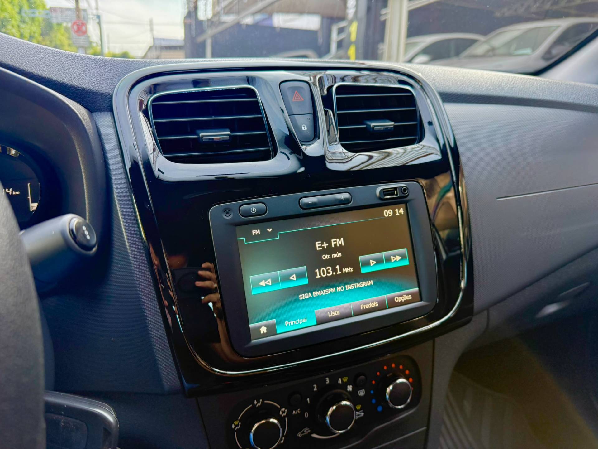 RENAULT LOGAN