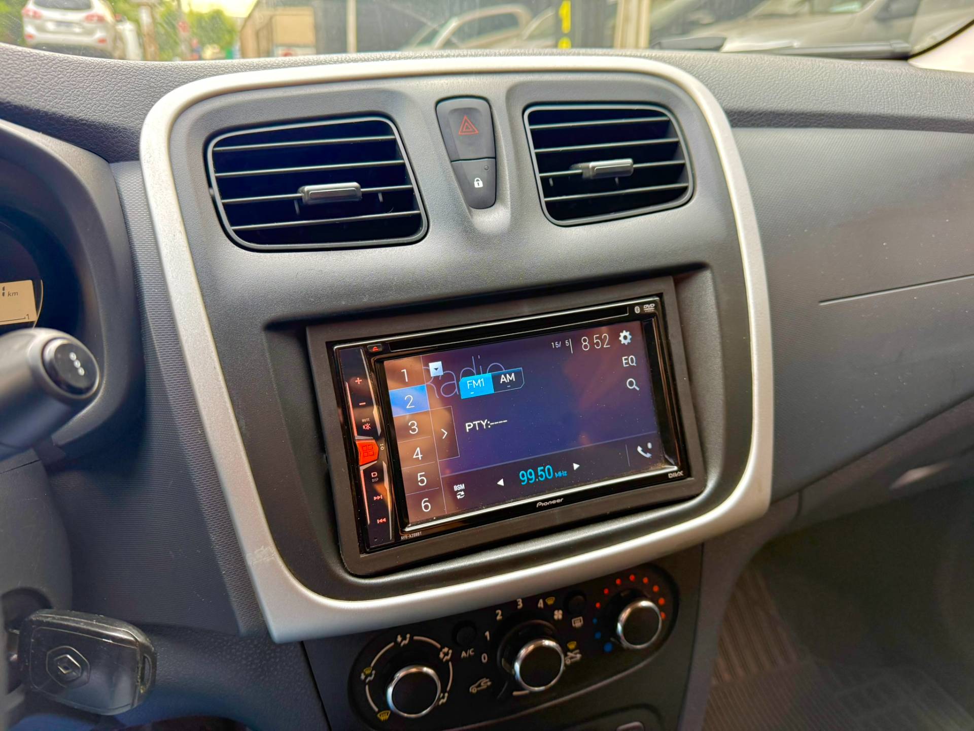 RENAULT SANDERO