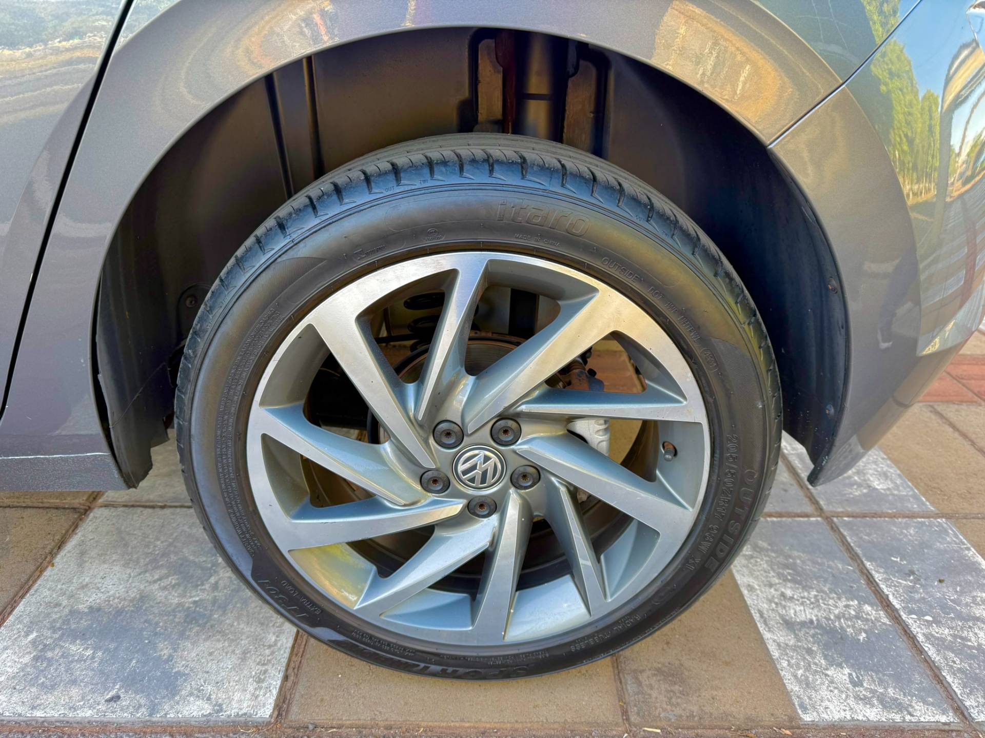VOLKSWAGEN POLO