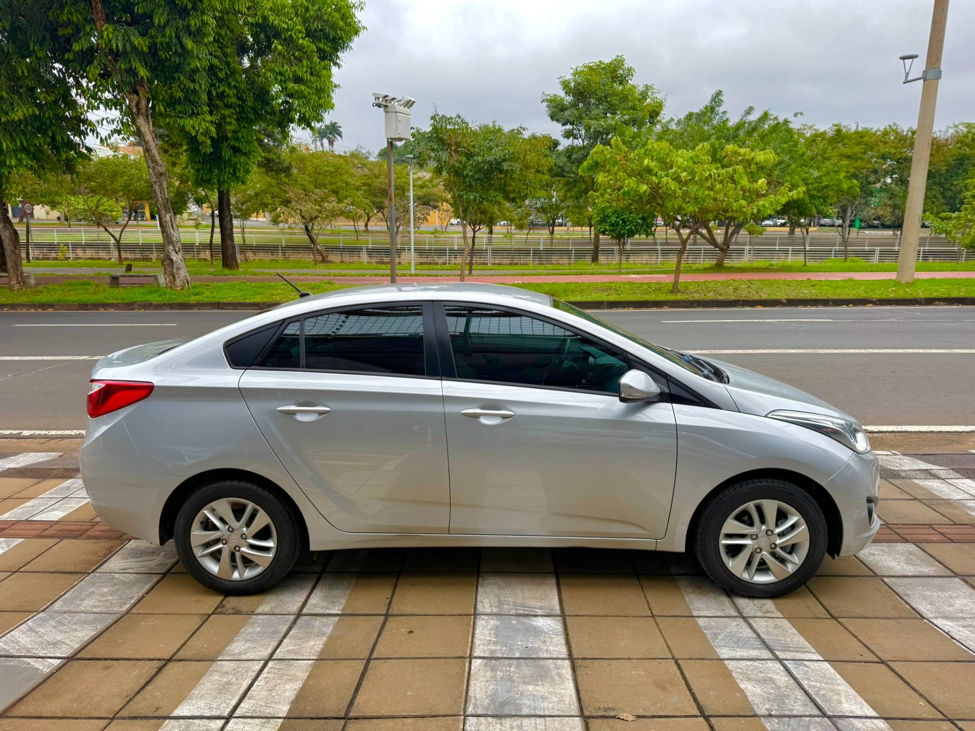 HYUNDAI HB20S