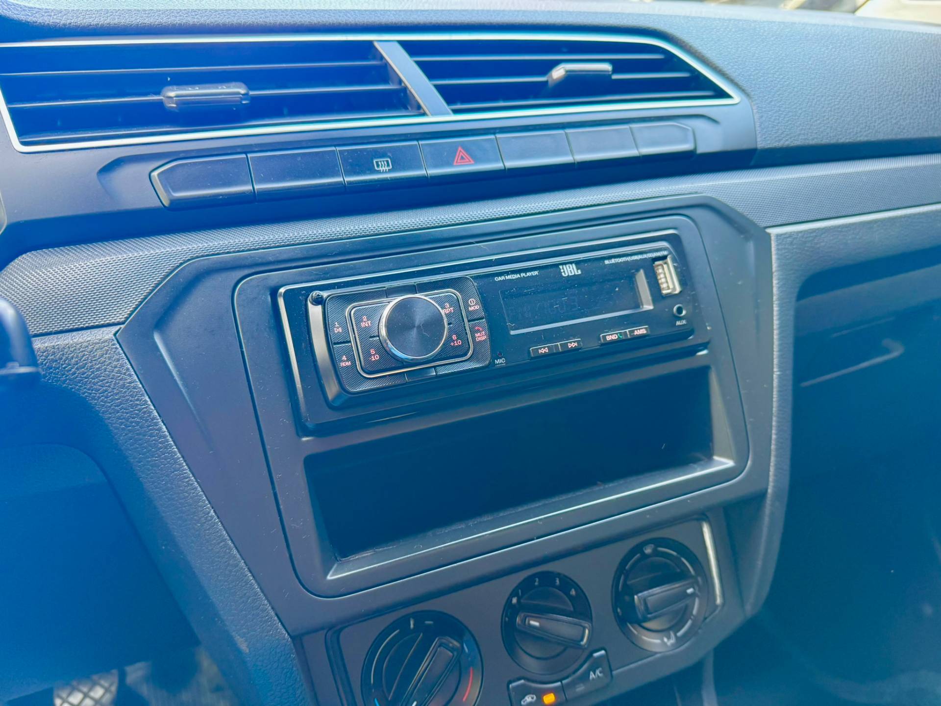 VOLKSWAGEN VOYAGE