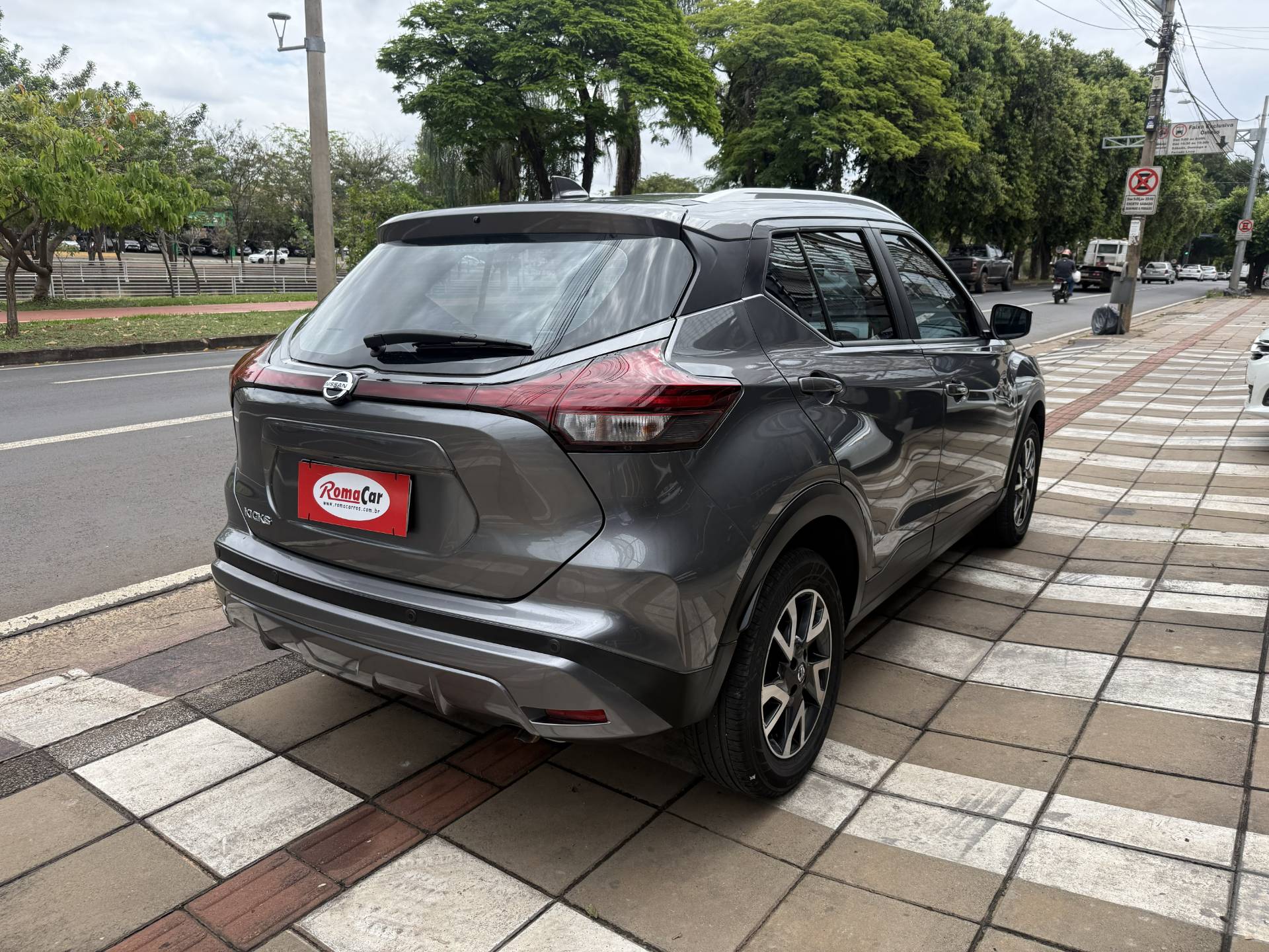 NISSAN KICKS
