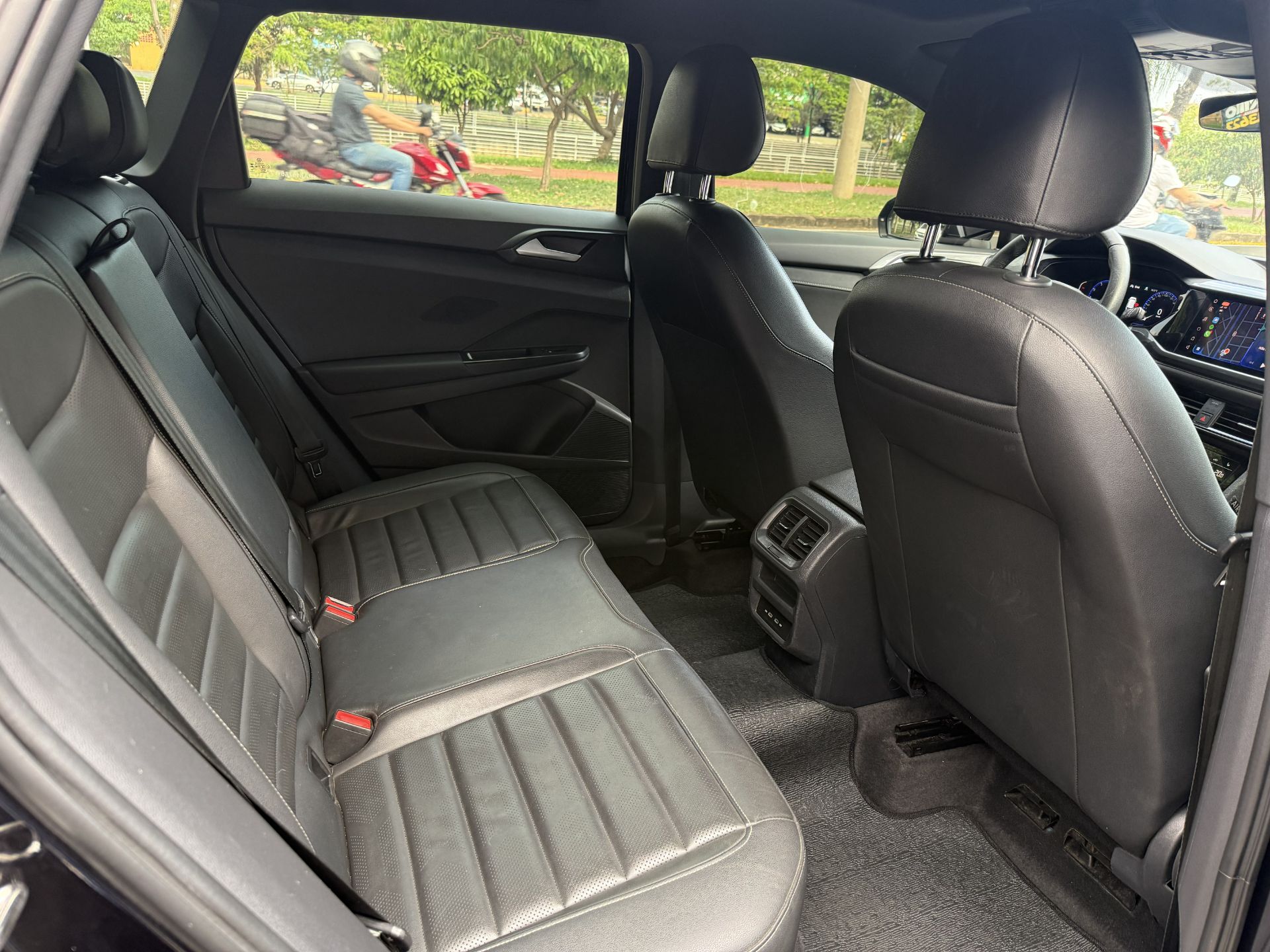 VOLKSWAGEN TAOS