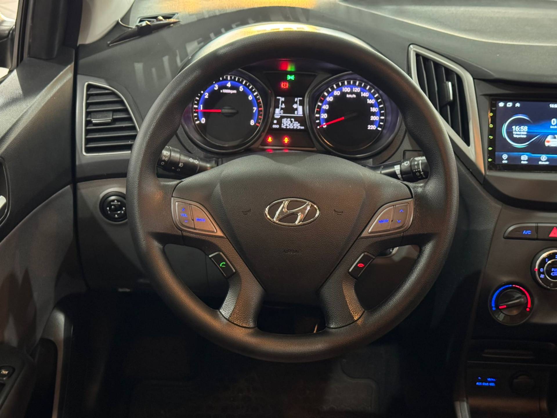HYUNDAI HB20S
