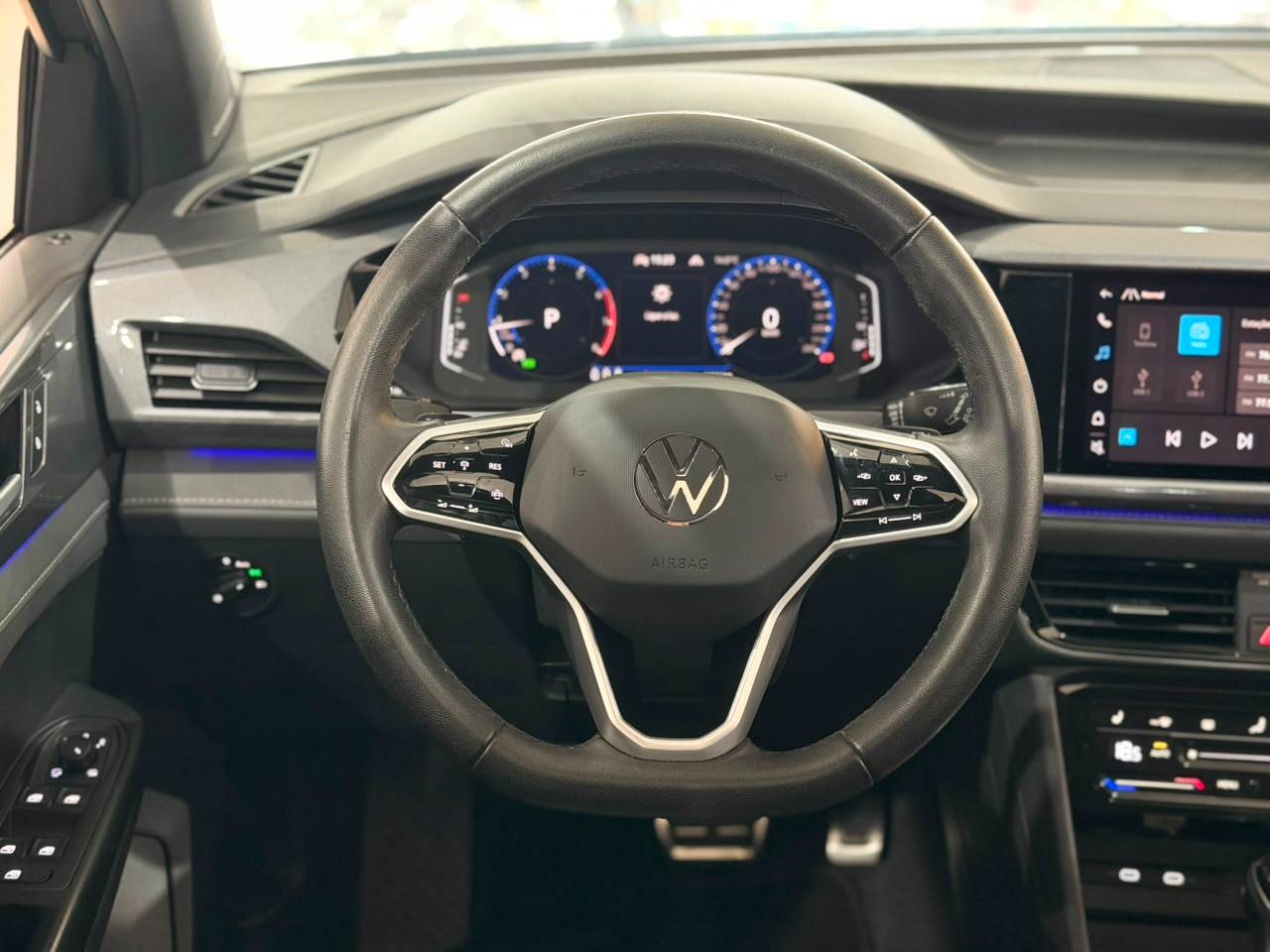 VOLKSWAGEN TAOS