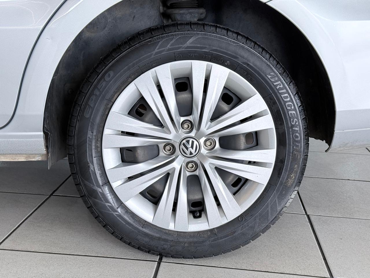 VOLKSWAGEN VOYAGE