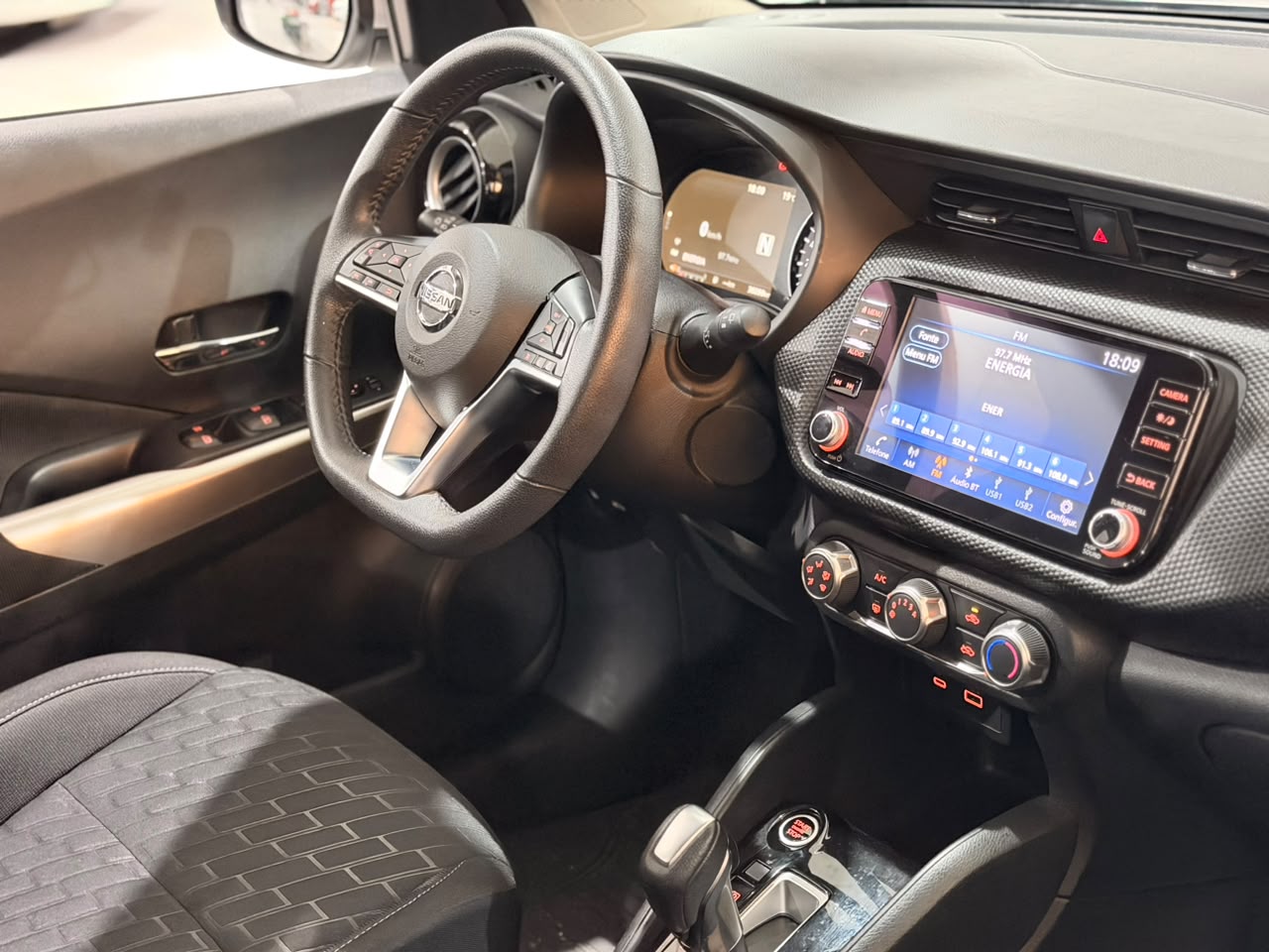 NISSAN KICKS