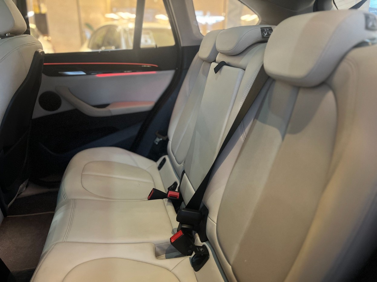 Car Image 12