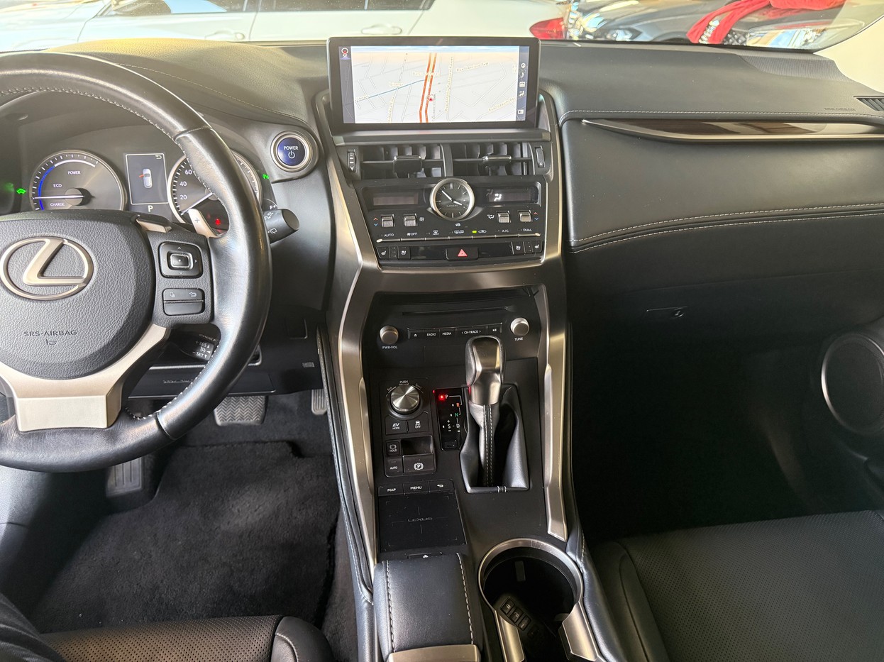 NX 300 2.0 16V VVT-i TURBO LUXURY 6A/T AWD