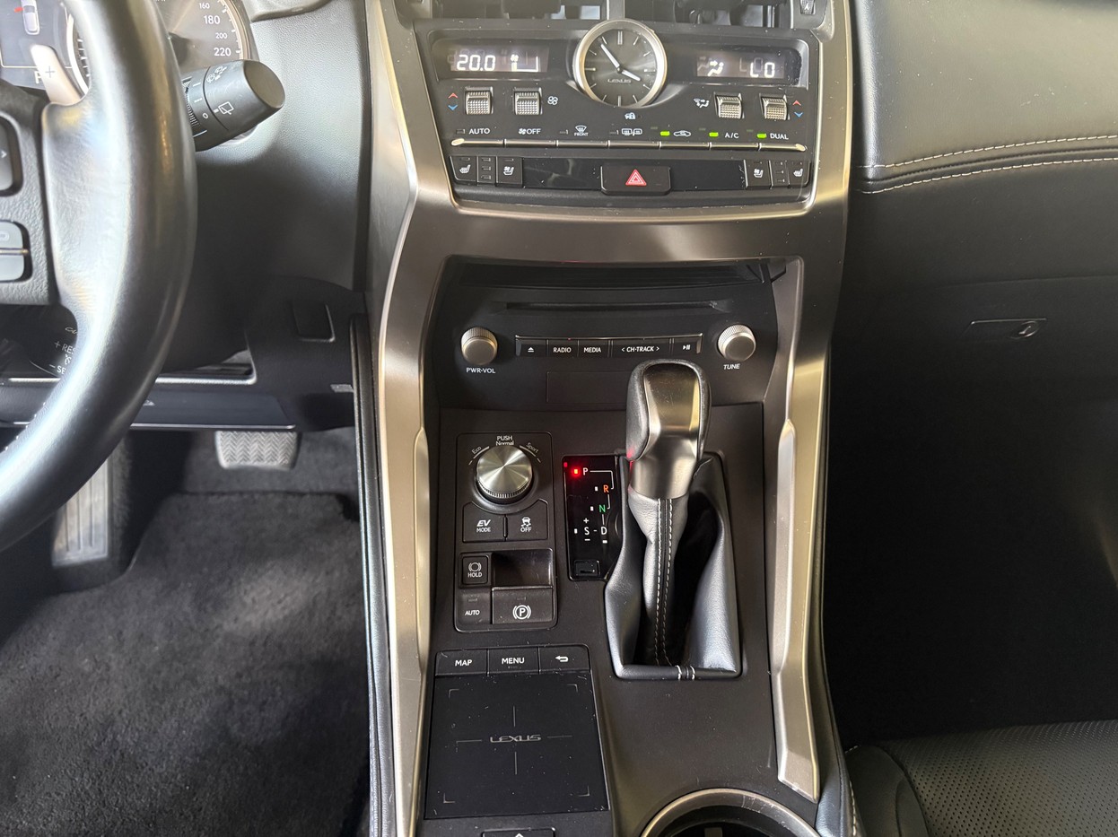 NX 300 2.0 16V VVT-i TURBO LUXURY 6A/T AWD