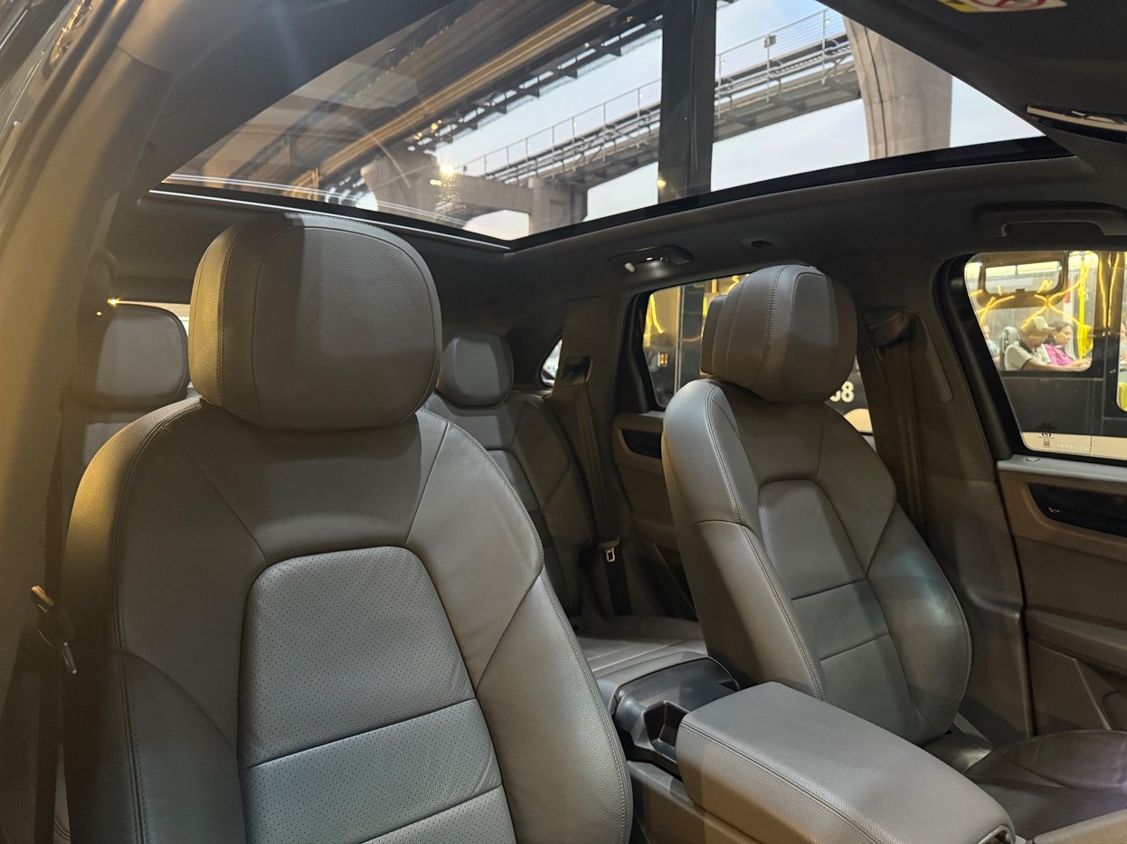 Car Image 16
