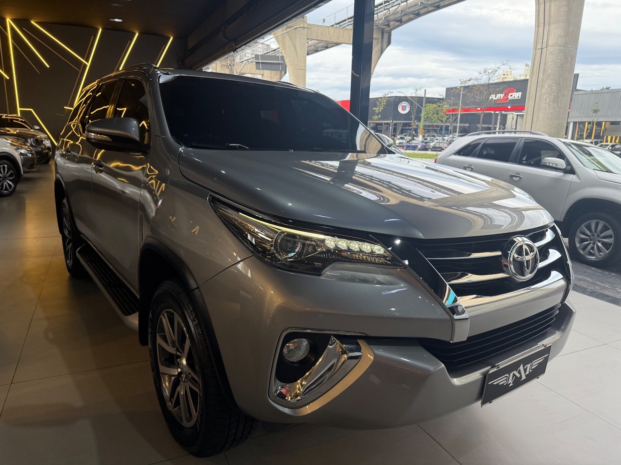 HILUX SW4 4.0 SRX 4X4 7 LUGARES V6 24V