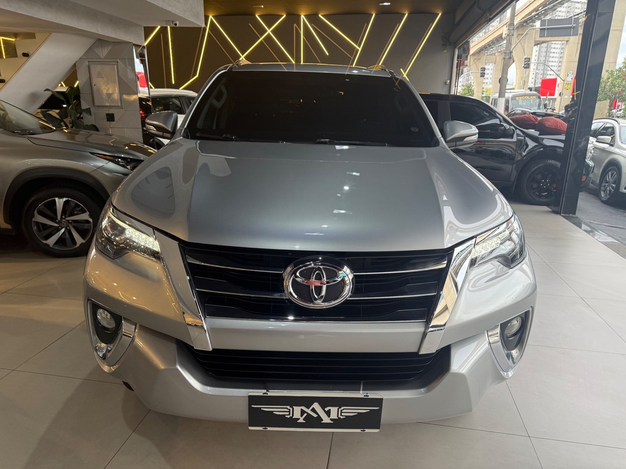 HILUX SW4 4.0 SRX 4X4 7 LUGARES V6 24V