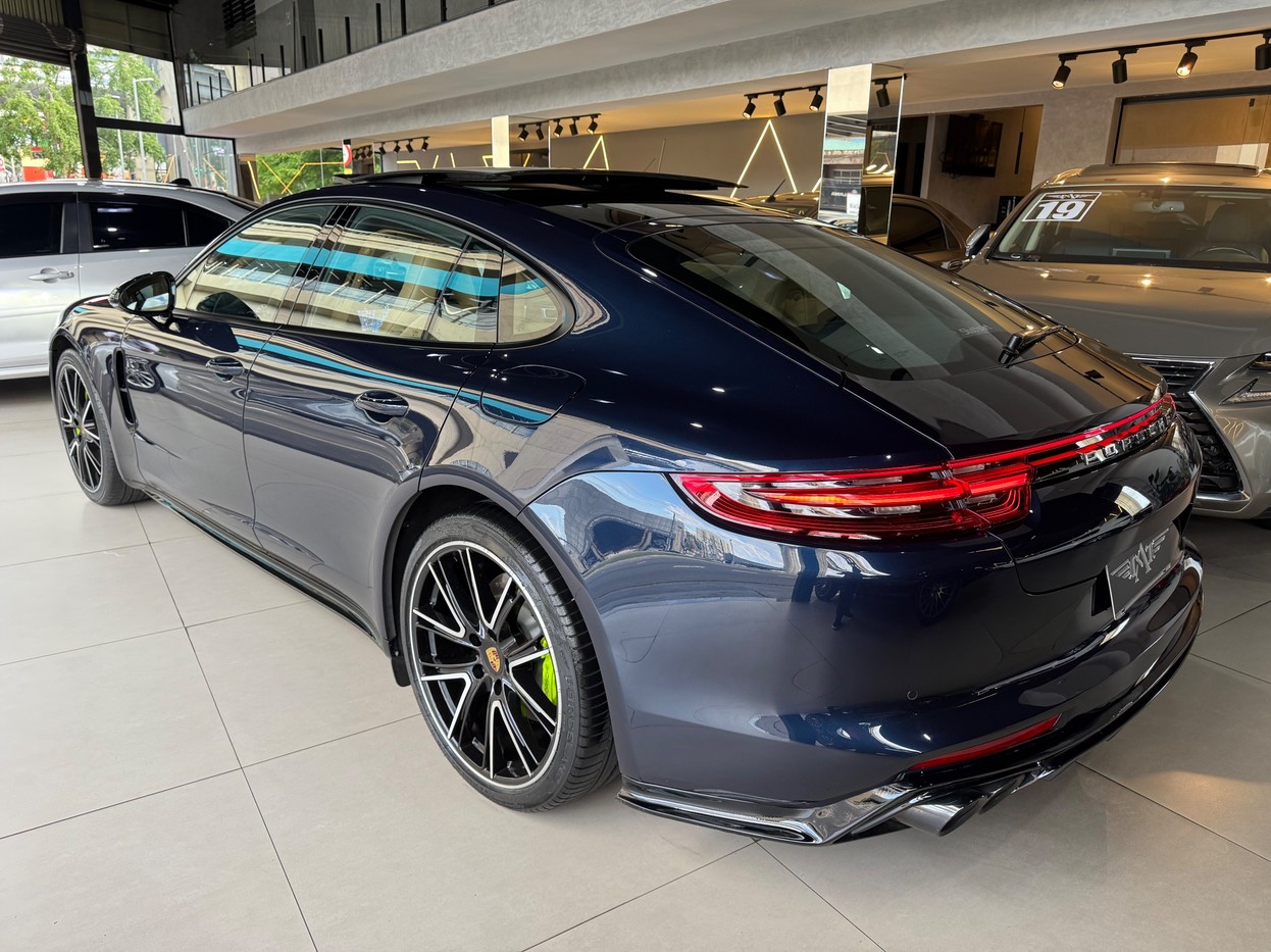 PORSCHE PANAMERA