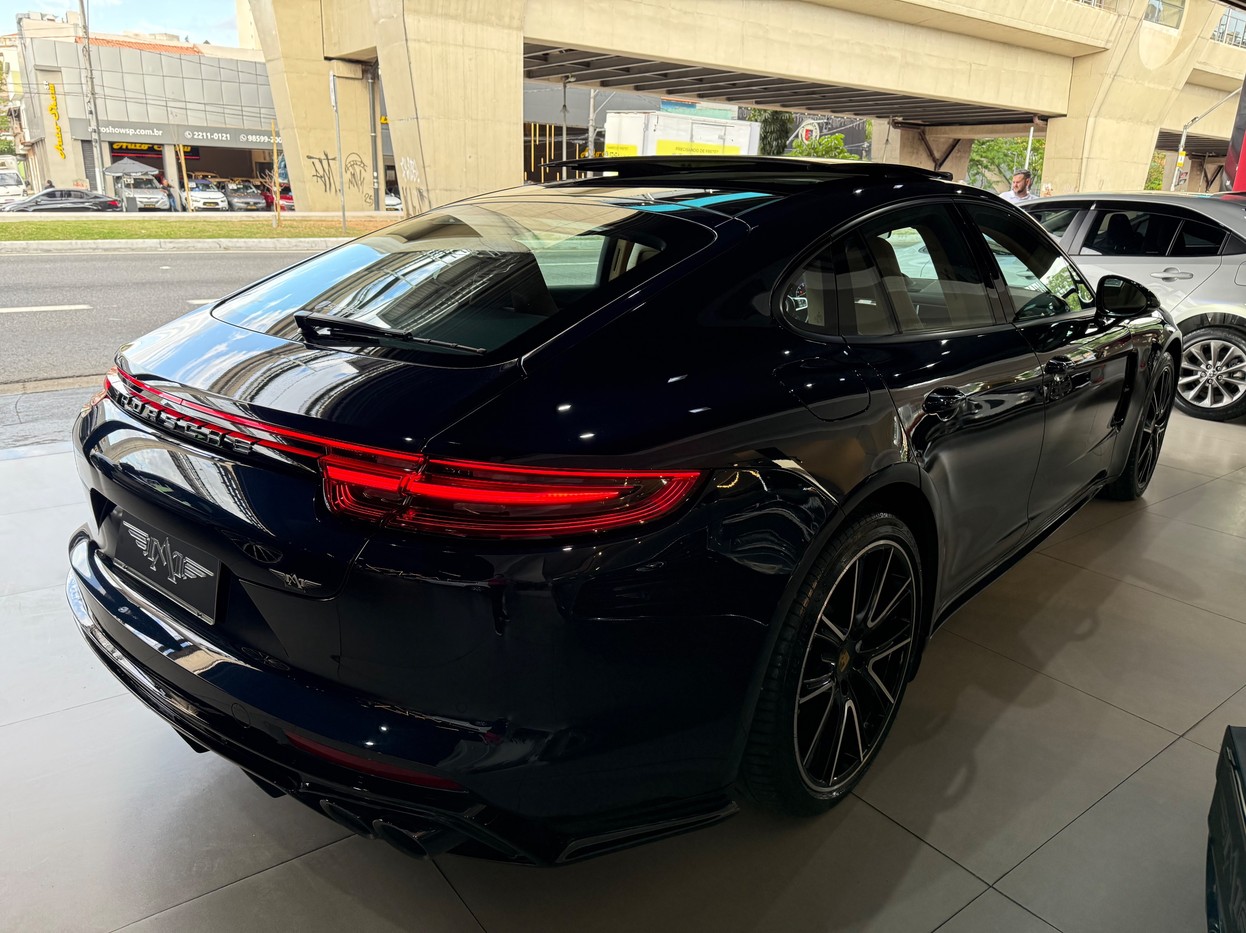 PORSCHE PANAMERA