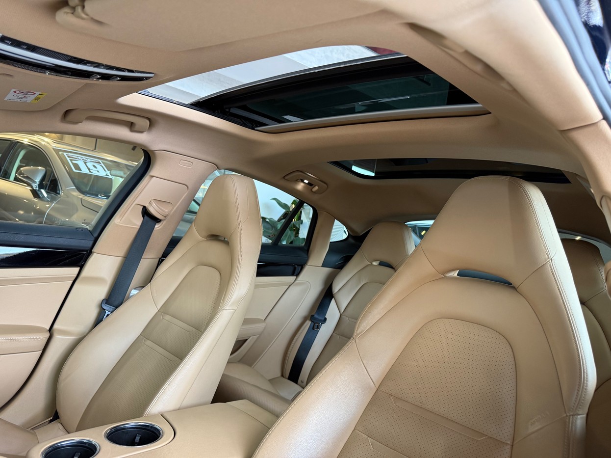 PORSCHE PANAMERA