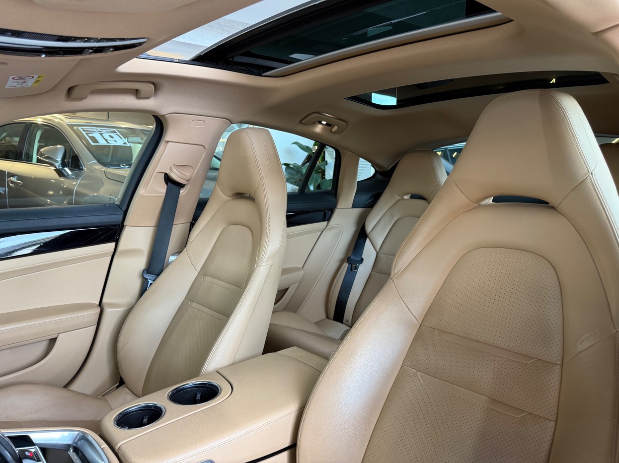 PORSCHE PANAMERA