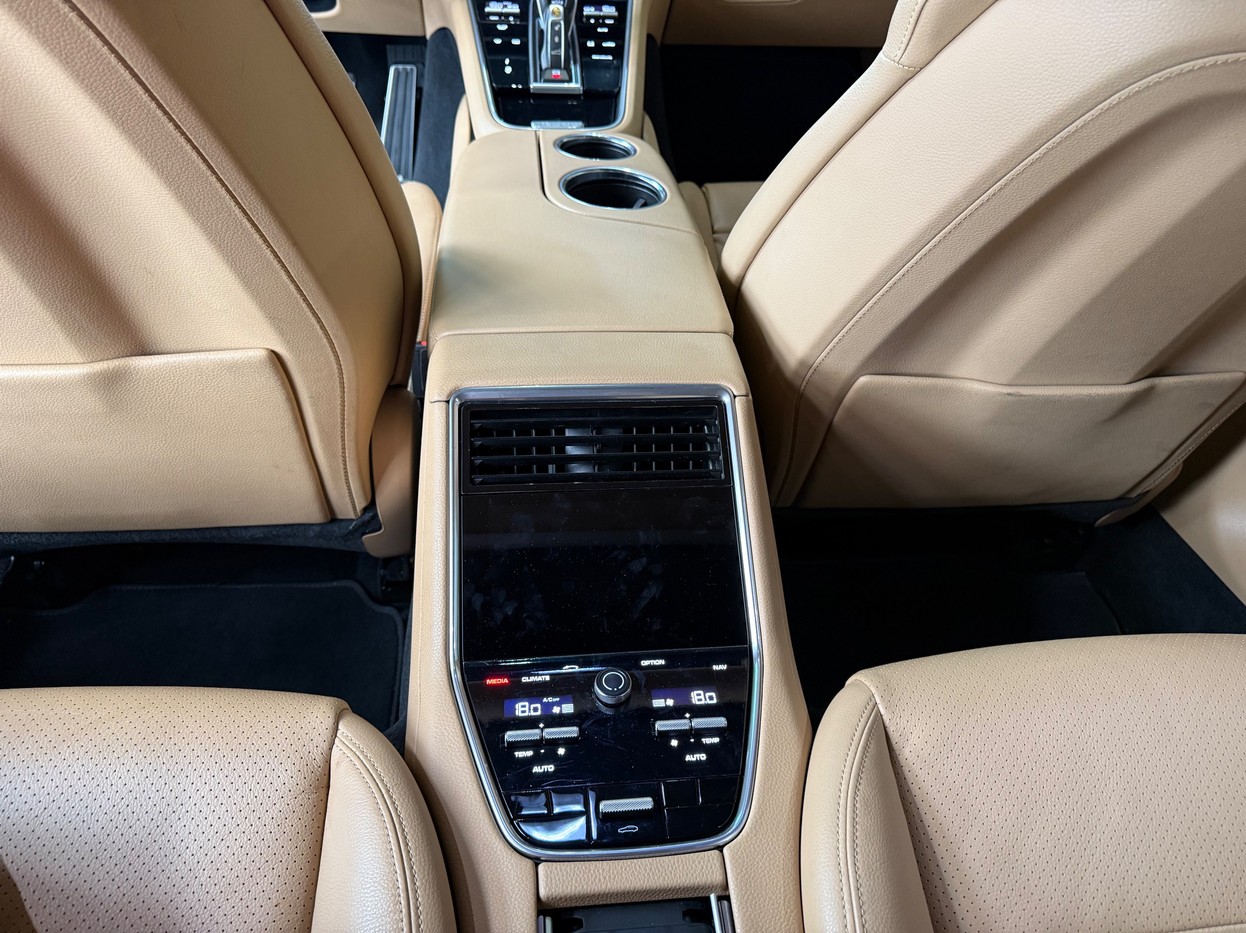 PORSCHE PANAMERA