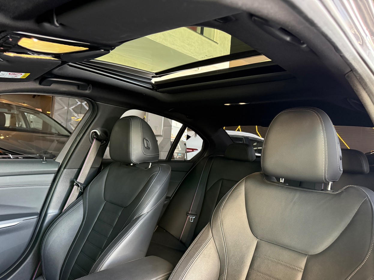 BMW 320i