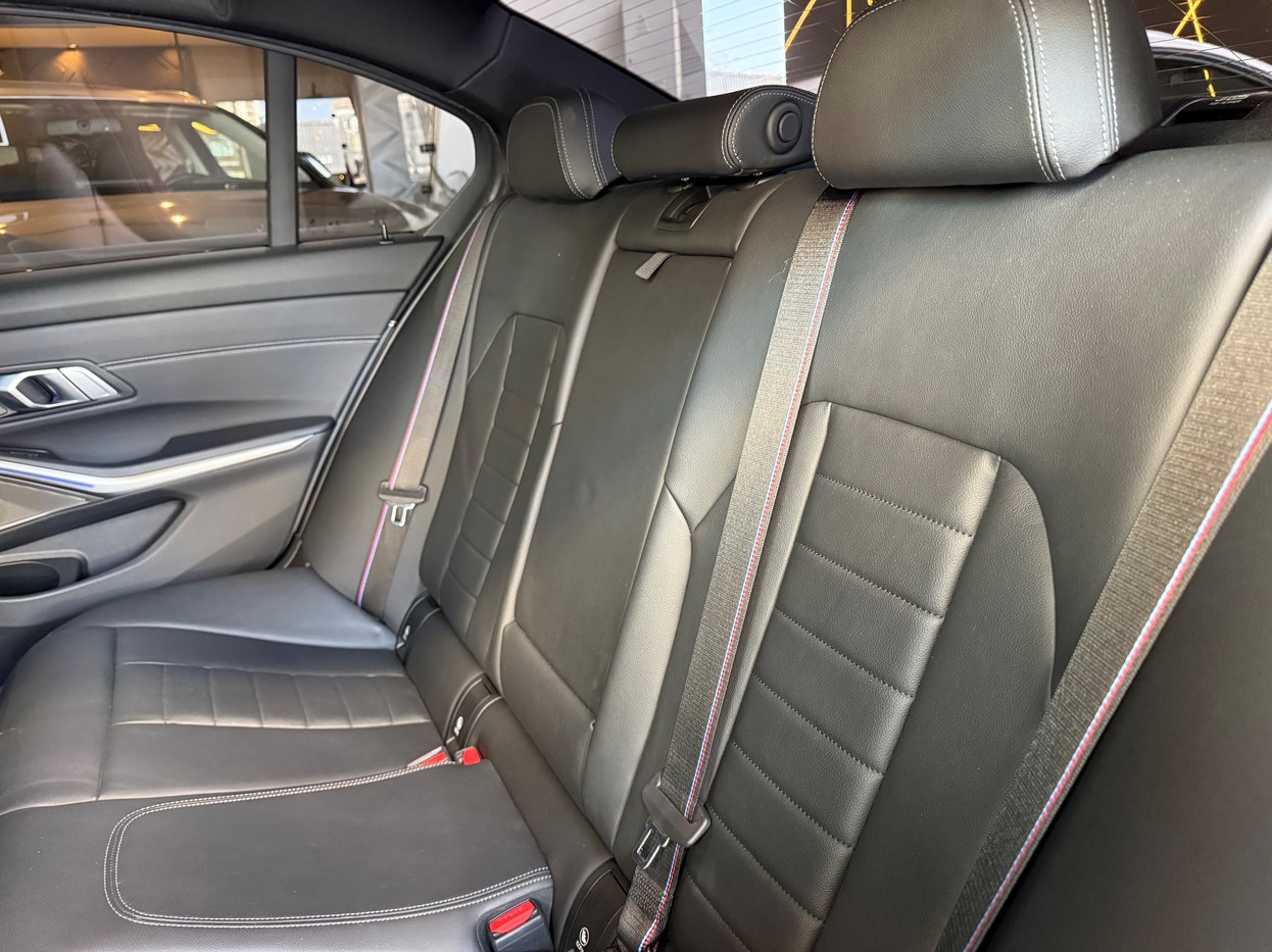 BMW 320i