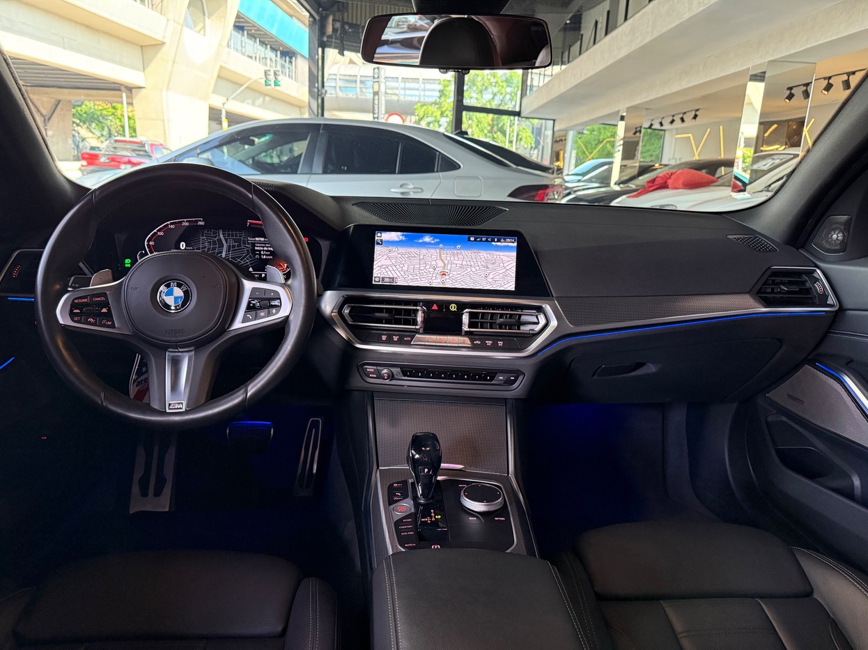 BMW 320i