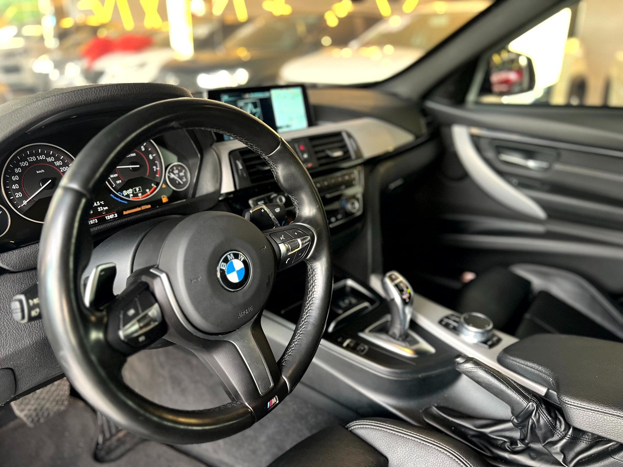 BMW 328i