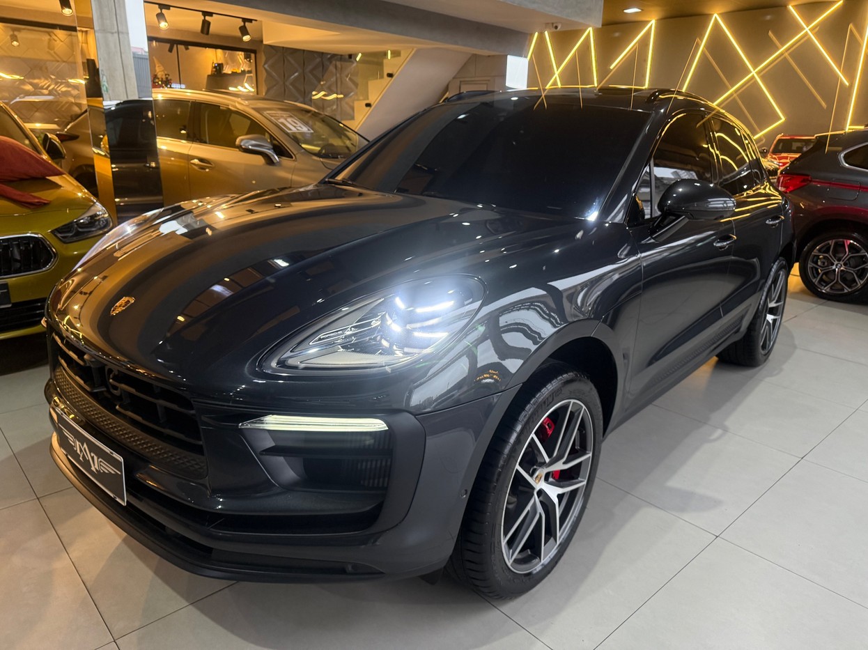 PORSCHE MACAN