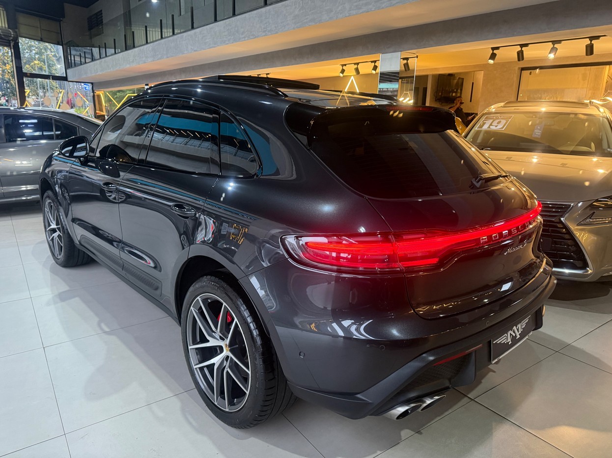 PORSCHE MACAN