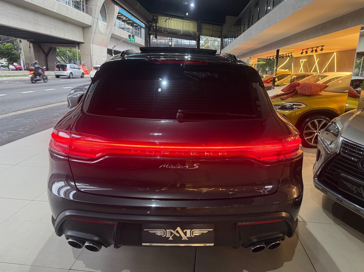 PORSCHE MACAN