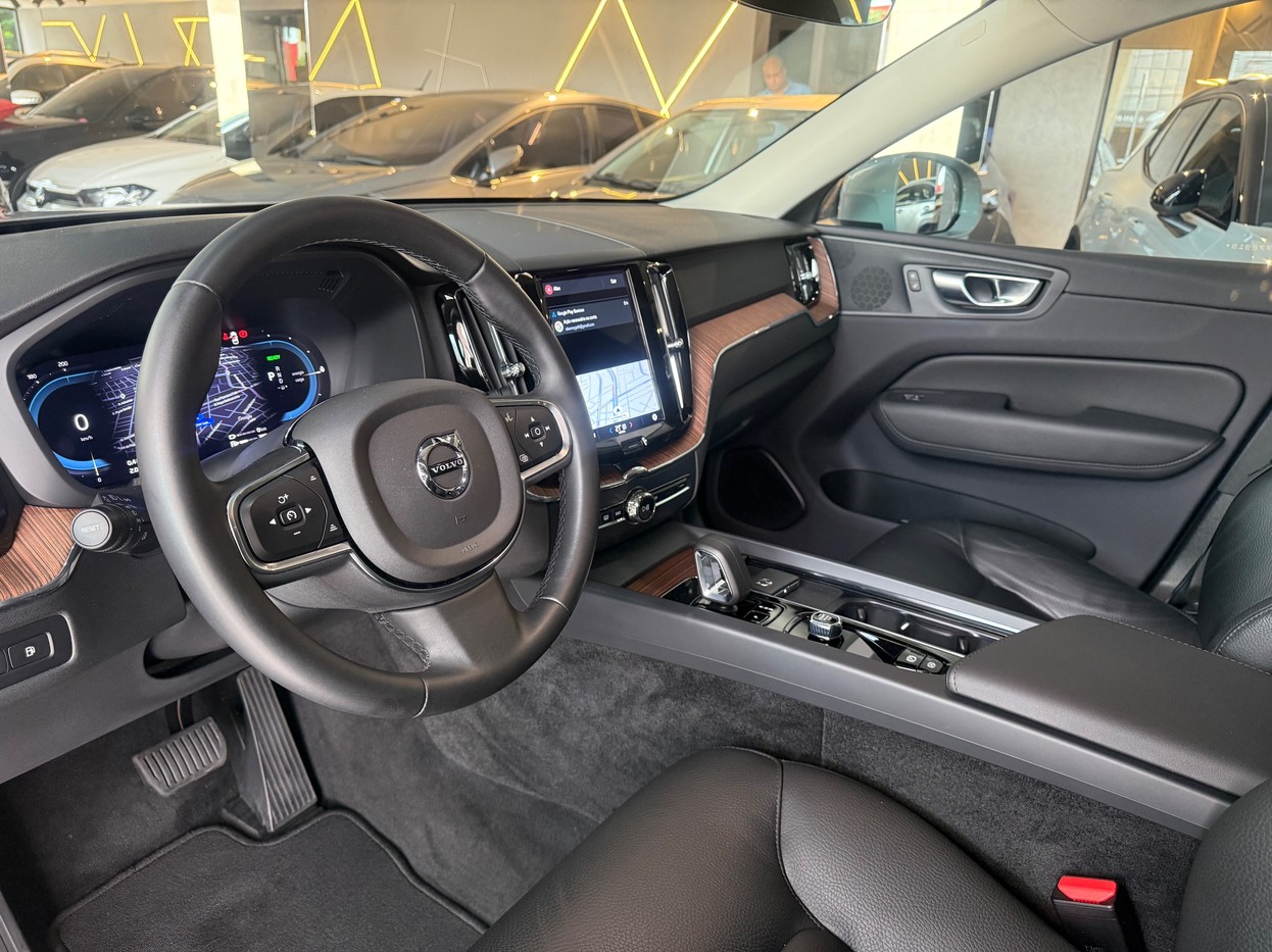 VOLVO XC60 2.0 T8 RECHARGE PLUS AWD