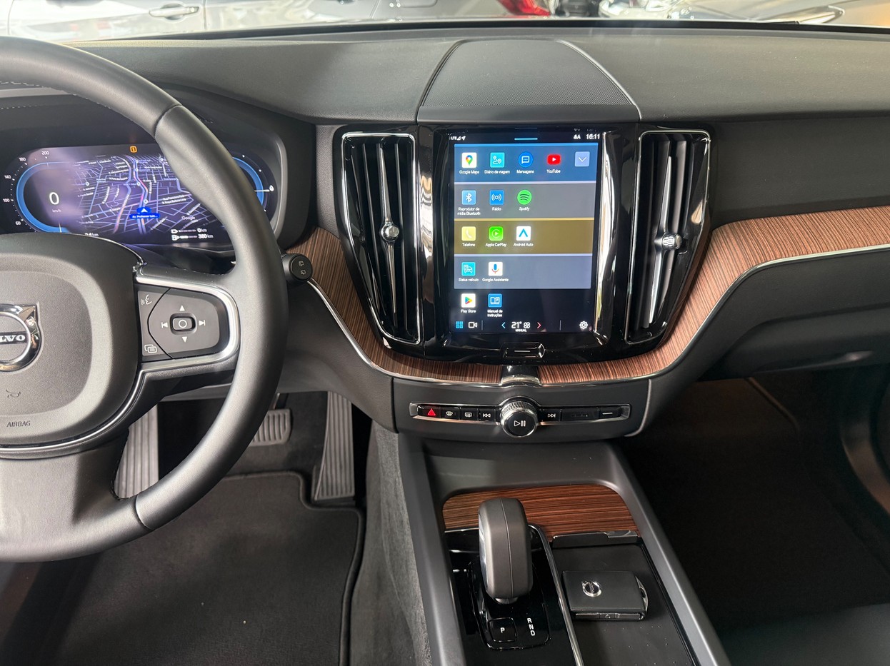 VOLVO XC60 2.0 T8 RECHARGE PLUS AWD