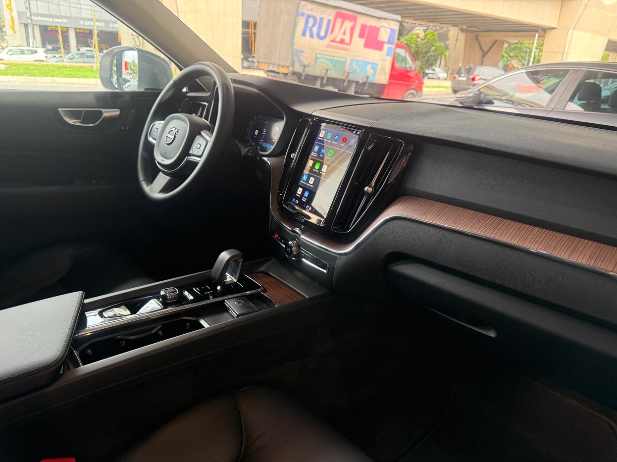 VOLVO XC60 2.0 T8 RECHARGE PLUS AWD