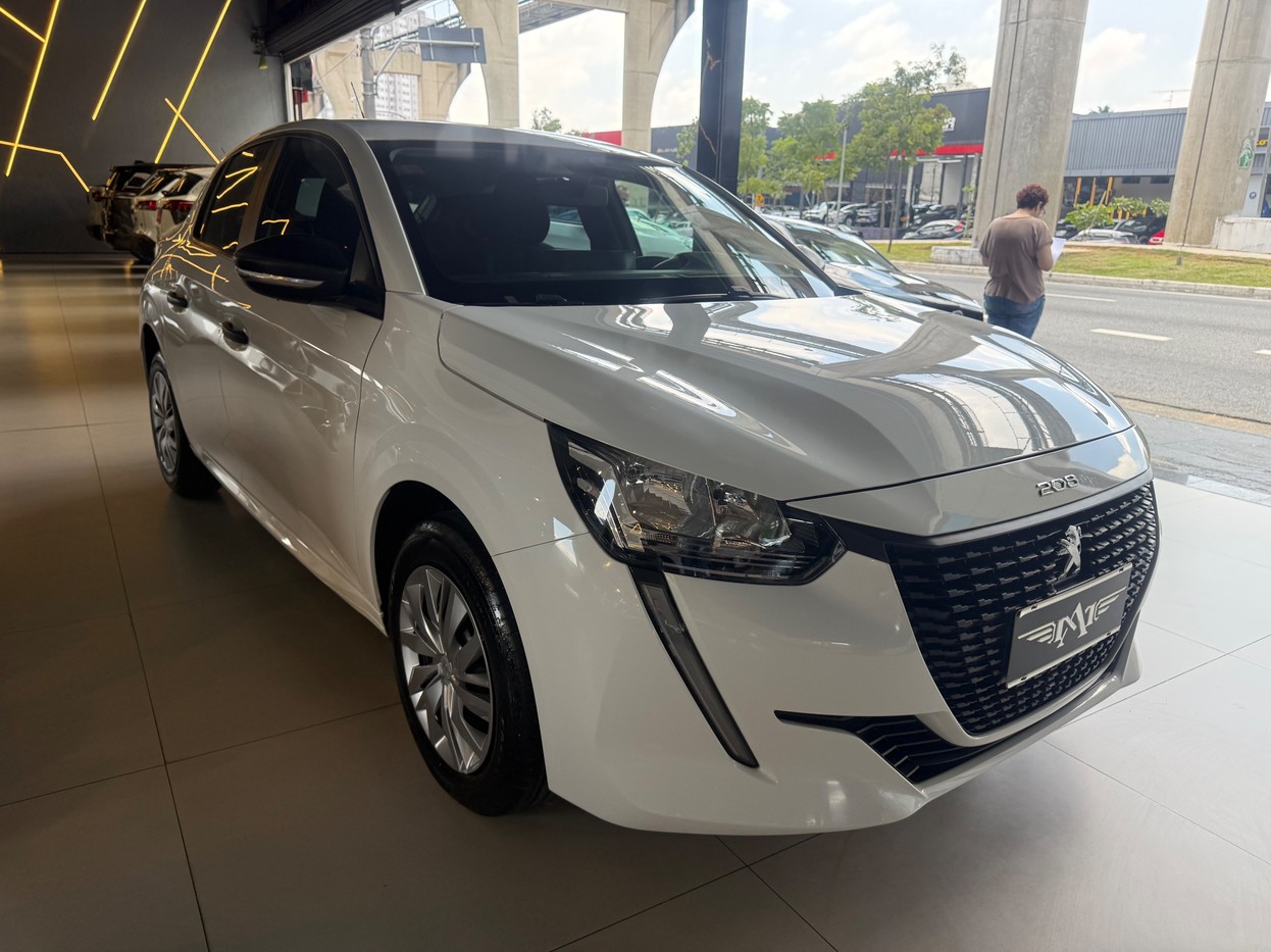 PEUGEOT 208