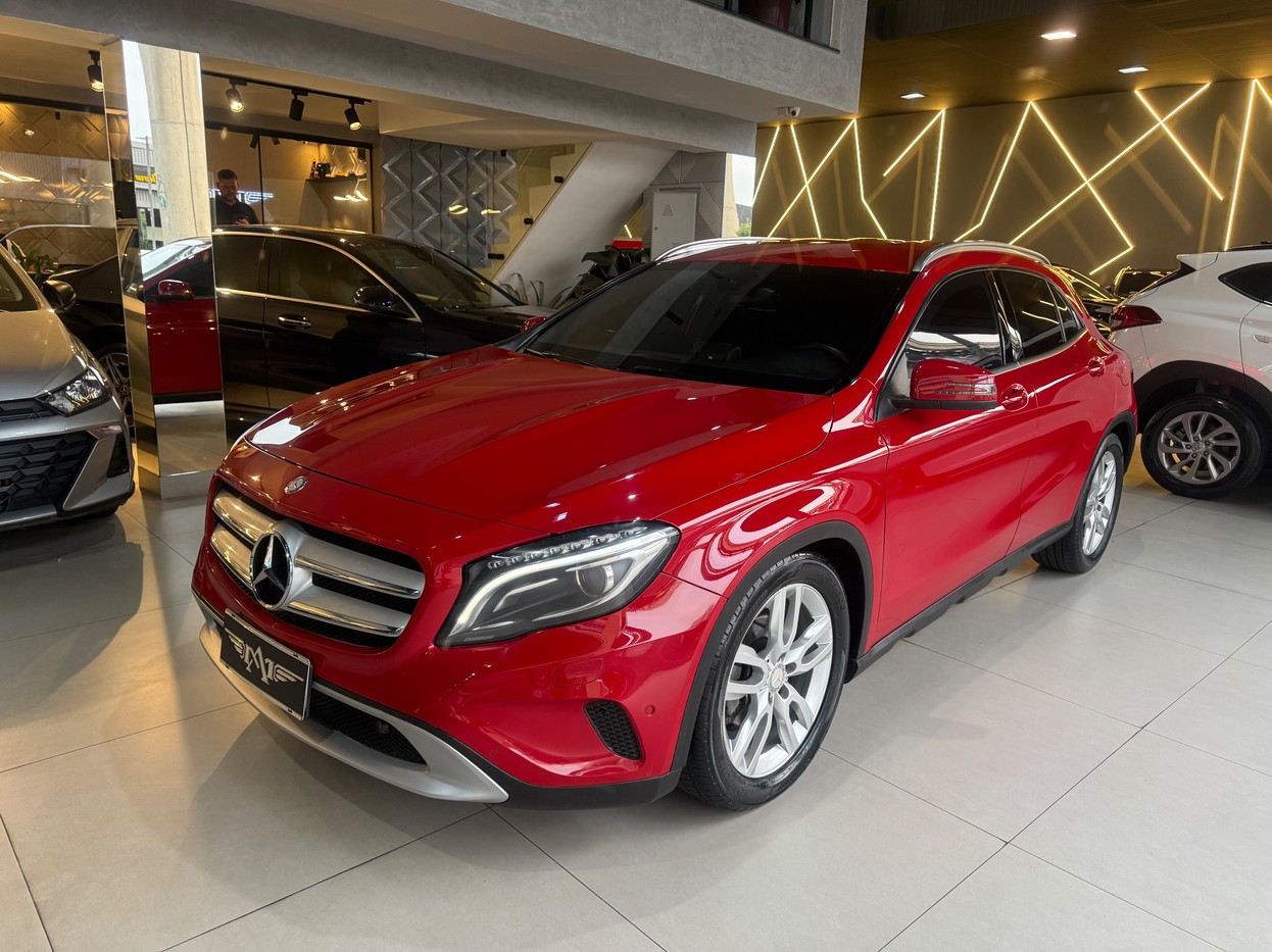 MERCEDES-BENZ GLA 200
