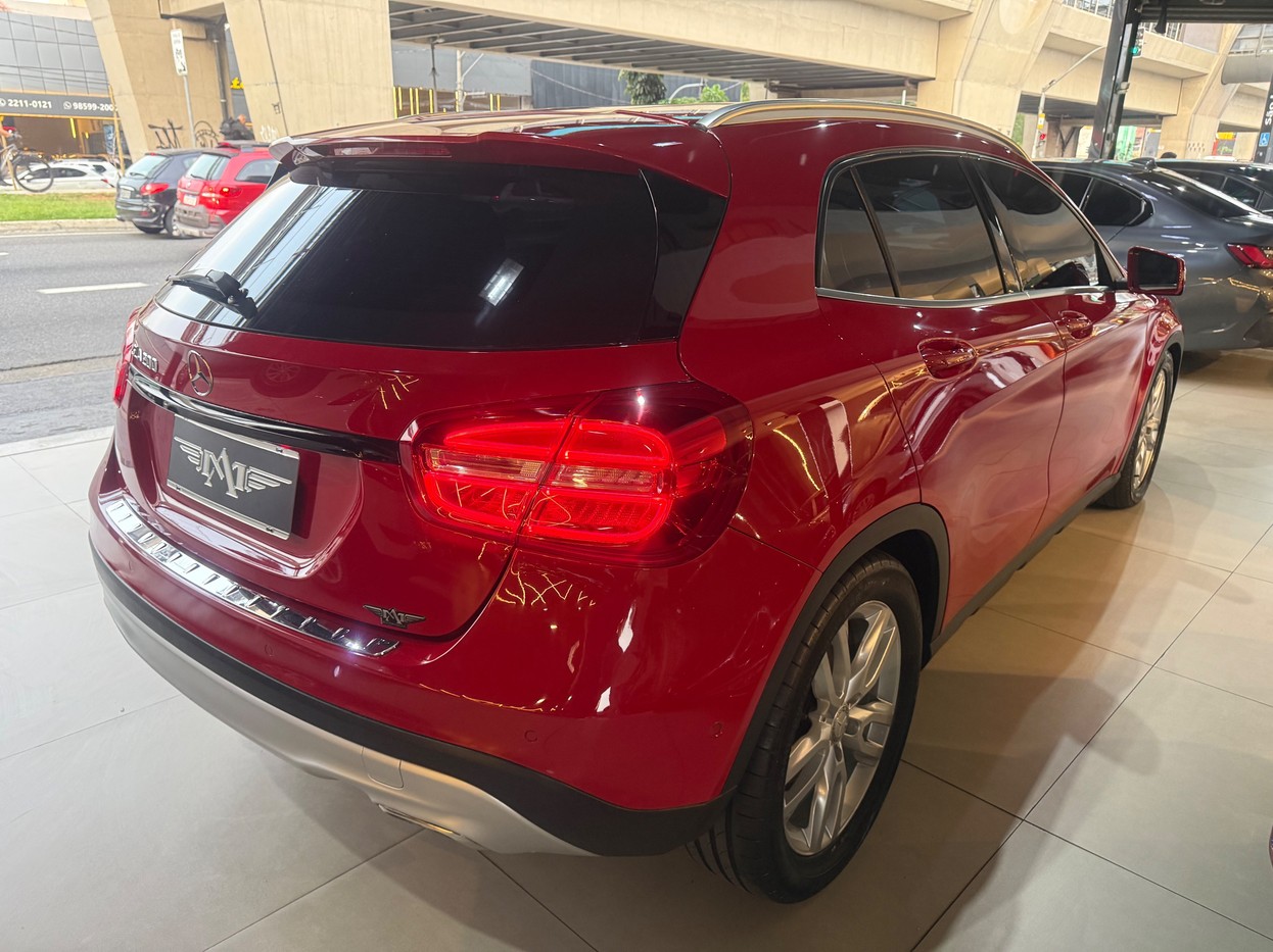 MERCEDES-BENZ GLA 200
