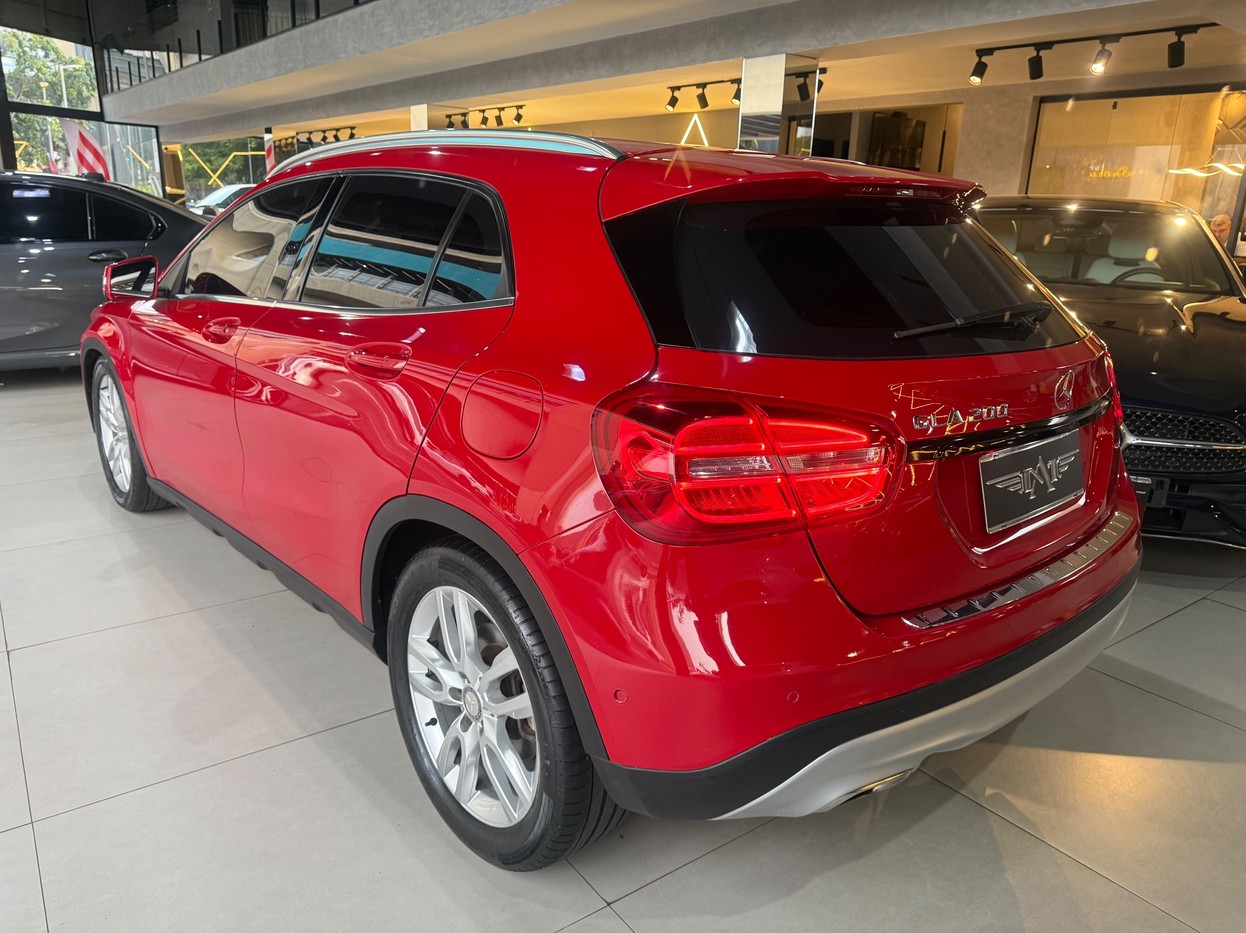 MERCEDES-BENZ GLA 200