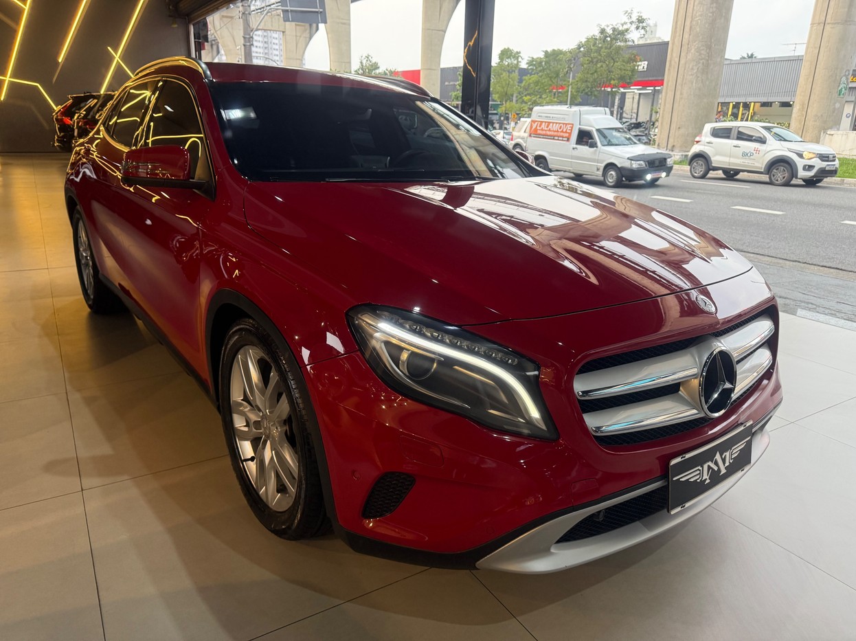 MERCEDES-BENZ GLA 200