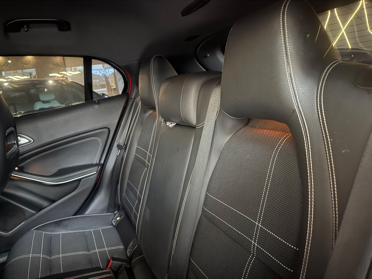 MERCEDES-BENZ GLA 200