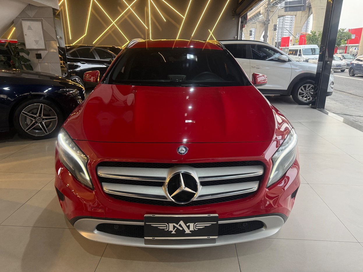 MERCEDES-BENZ GLA 200