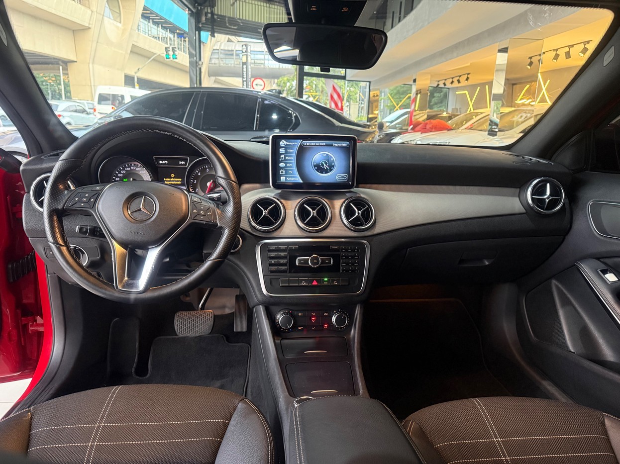 MERCEDES-BENZ GLA 200