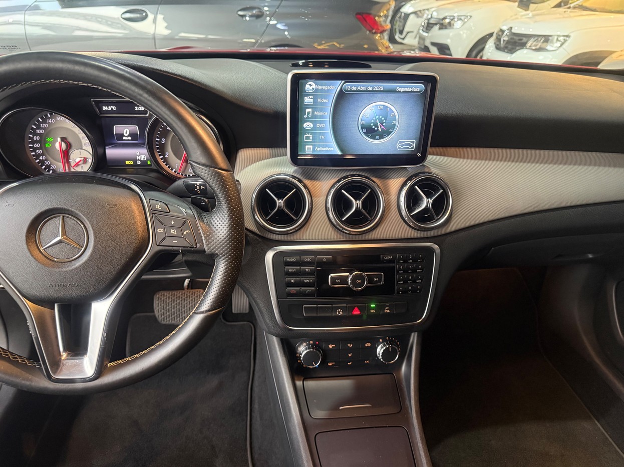 MERCEDES-BENZ GLA 200