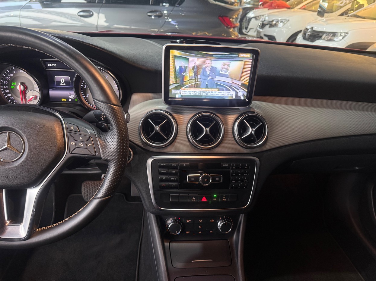 MERCEDES-BENZ GLA 200