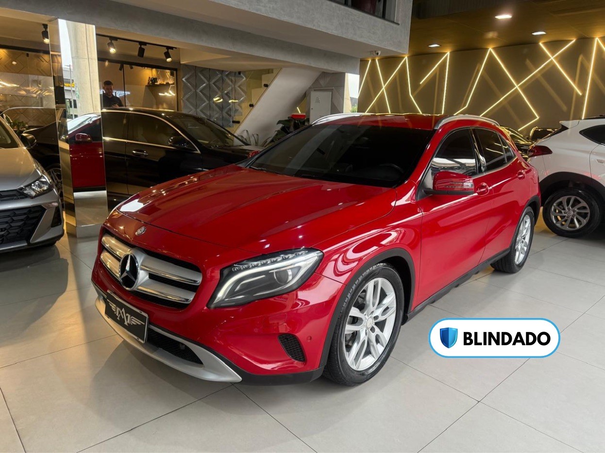 MERCEDES-BENZ GLA 200