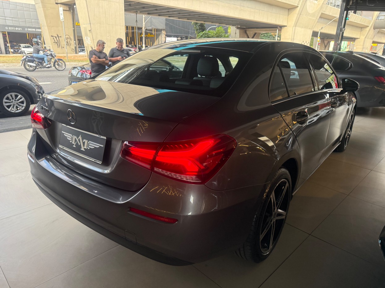 MERCEDES-BENZ A 200
