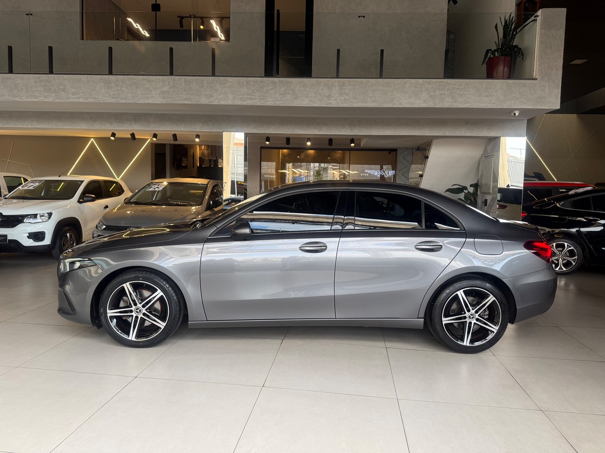 MERCEDES-BENZ A 200