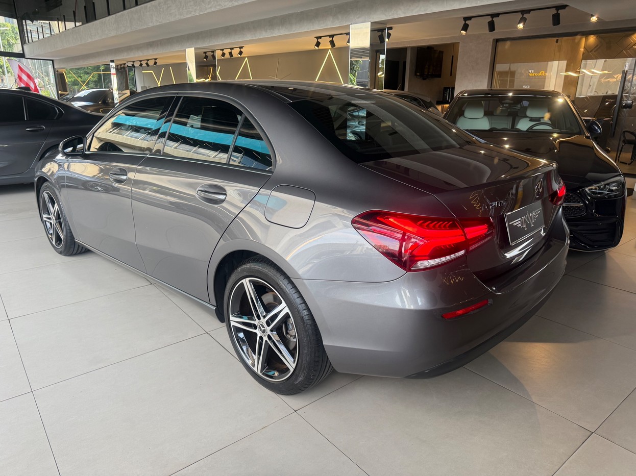 MERCEDES-BENZ A 200